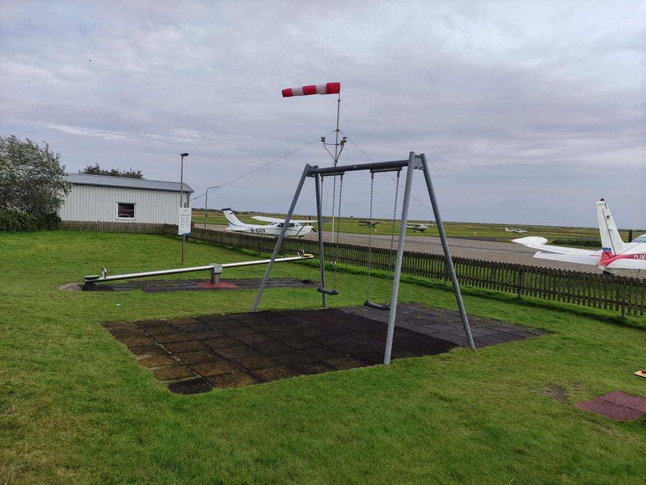 Borkum - Tour um den Flughafen 