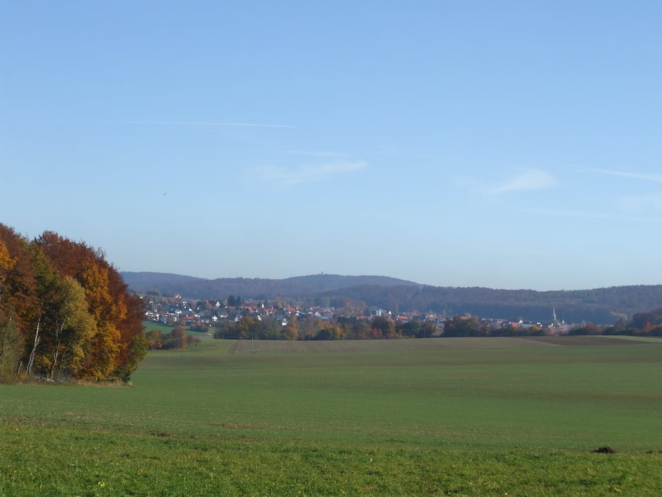 Zur Burg Sperberseck, ins Lenninger Tal und auf die Alb zurück (Rundwanderung)