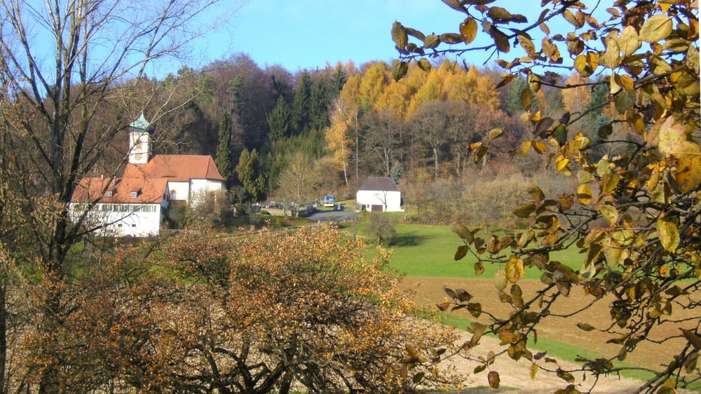 Wandern Franken: letzte Herbstfarben bei Walkersbrunn