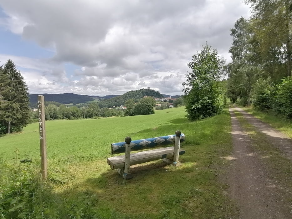 661. Hirschenbühl, Bahndamm, Goldstieg und Höllbachtal