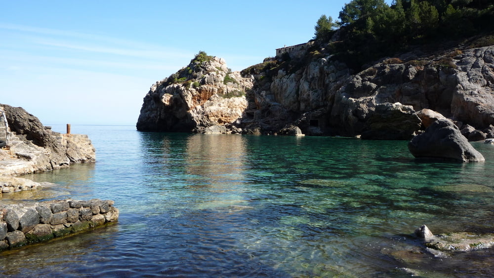 Von der Cala de Deia nörtlich der Küste entlang und auf dem Cami de Castello zurück