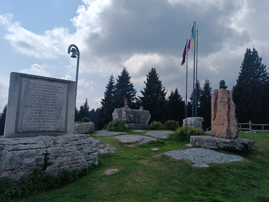 Marcia Mellette-Monumento al Papa a Gallio (VI)