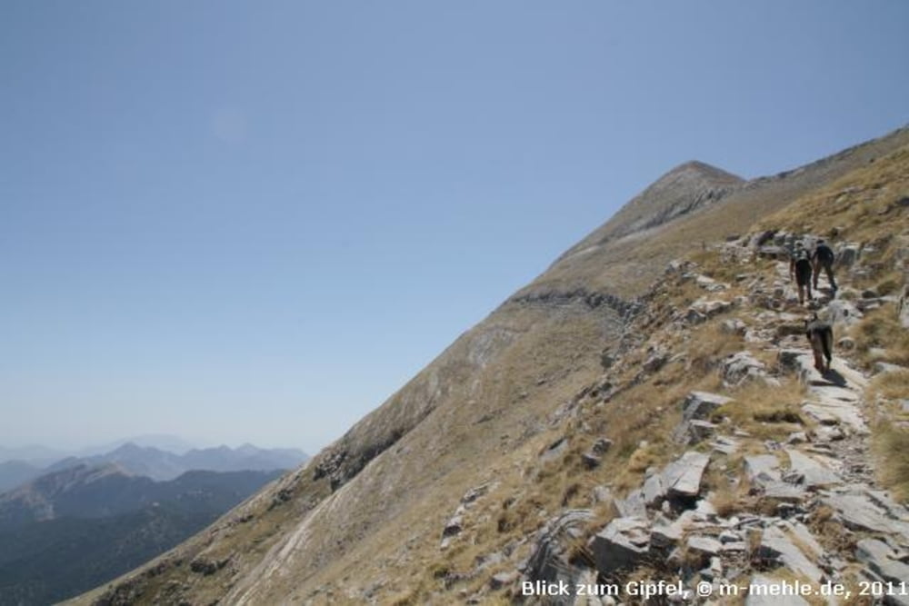 Zum Gipfel des Profitis Ilias, dem höchsten Gipfel (2404) des Peloponnes