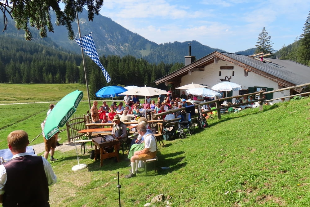 „Vo dahoam“ zur Bergmesse bei der Vorderalm