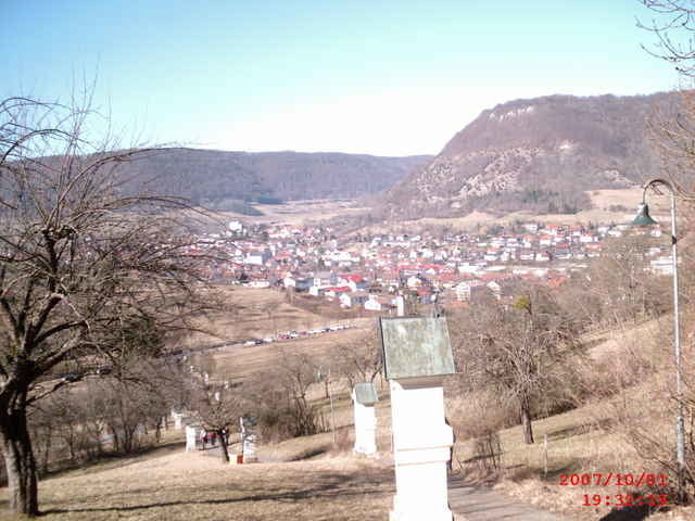 Von Deggingen über Aufhausen zum Oberbergfelsen