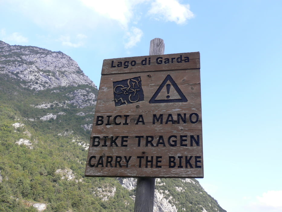 Mountainbike: alte Ponalestraße im Ledrotal beim "geteilten Dorf" (Tour